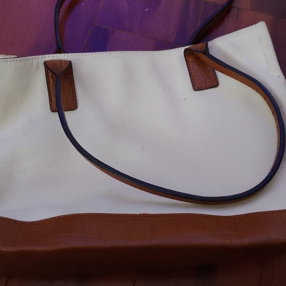 Micheal Kors Purse - Picture 4 of 8